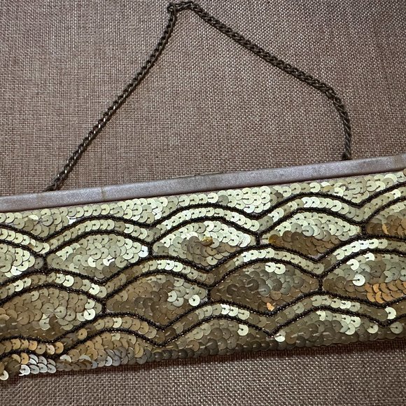 Banana Republic gold sequined clutch - Picture 2 of 3